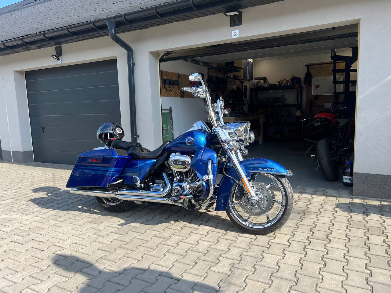 Blue Harley Davidson motorcycle